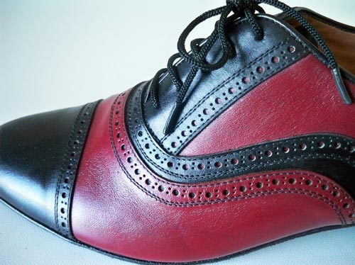 scarpe di tango rosse e nere materiali